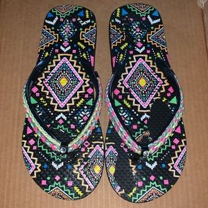 Girls 6/7 Braided look multi color Aztec pattern flip flops